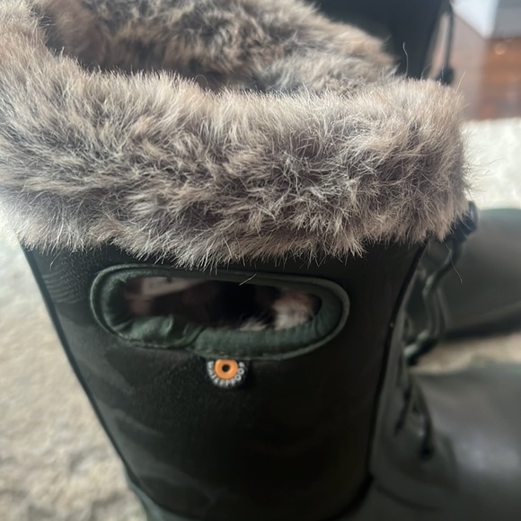 NWOT Youth size 6 Bogs - Picture 3 of 12